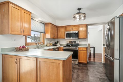 Tiny photo for 2528 N Walnut Avenue, Arlington Heights, IL 60004 (MLS # 12499431)