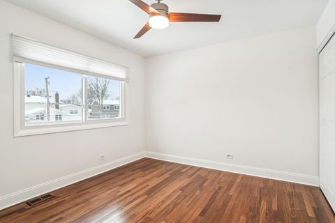 Tiny photo for 2528 N Walnut Avenue, Arlington Heights, IL 60004 (MLS # 12499431)