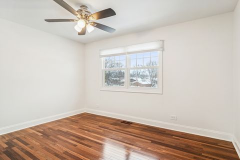 Tiny photo for 2528 N Walnut Avenue, Arlington Heights, IL 60004 (MLS # 12499431)