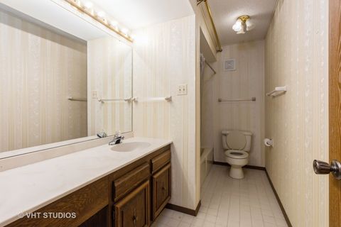 Tiny photo for 1450 Tanglewood Street #1B, Flossmoor, IL 60422 (MLS # 12524385)