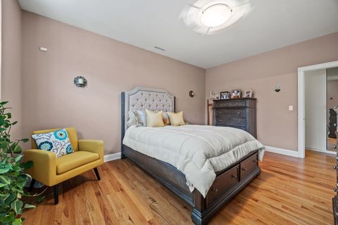 Tiny photo for 1801 W Addison Street #1E, Chicago, IL 60613 (MLS # 12546913)