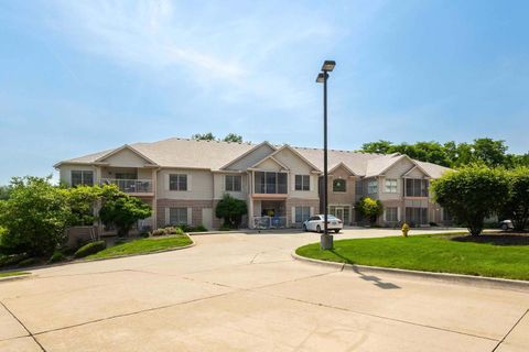 Photo of 1237 Kimberly Road #1237, Bettendorf, IA 52722 (MLS # 12686080)