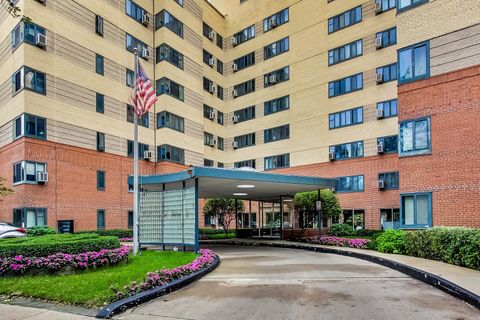 5040 N MARINE Drive C8 Chicago IL 60640