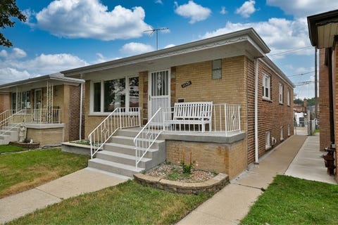 Photo of 11121 S Ewing Avenue, Chicago, IL 60617 (MLS # 12711861)
