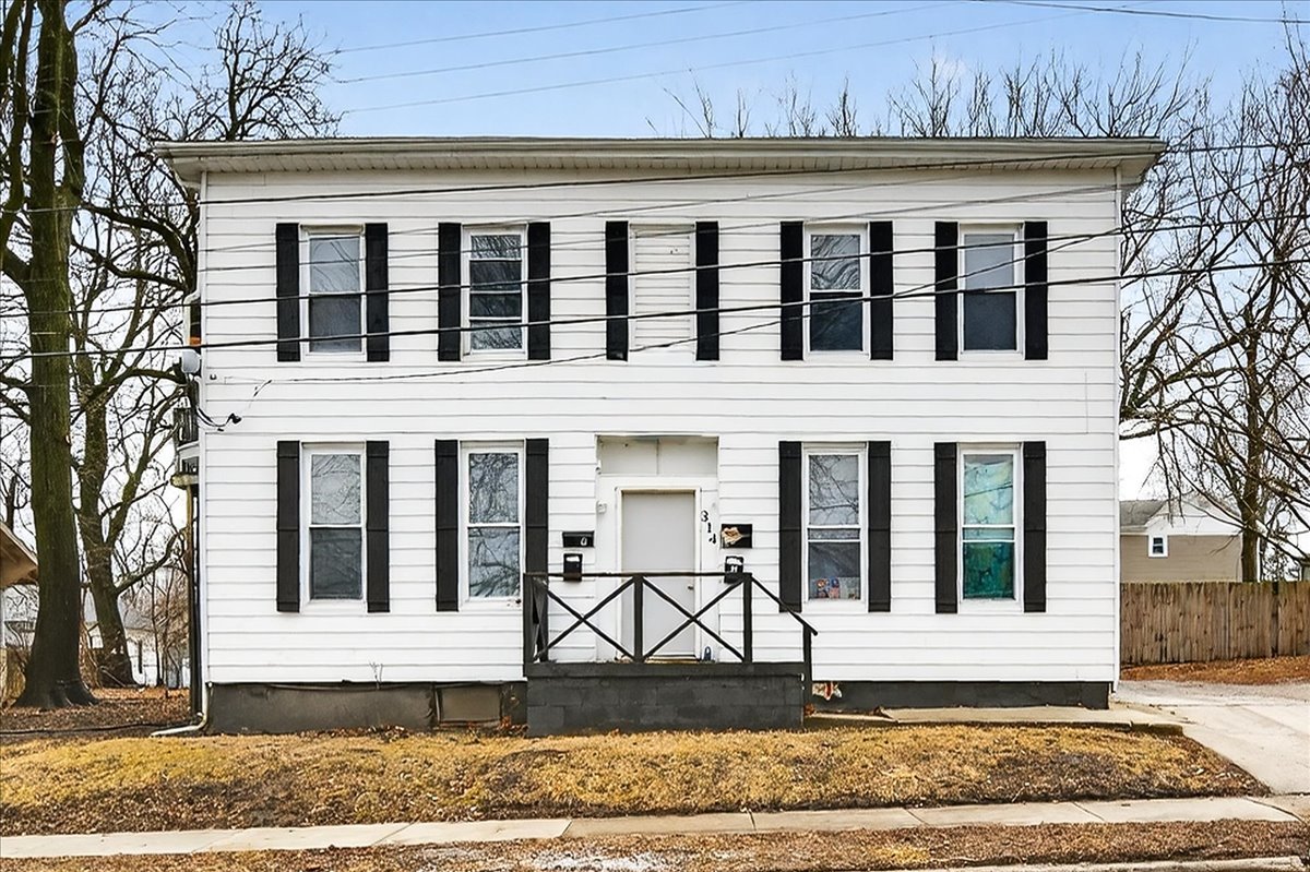 Photo 1 of 31 — 314 W Wood Street, Bloomington, IL 61701
