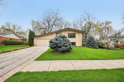 Photo of 236 Monument Avenue, Barrington, IL 60010 (MLS # 12738885)