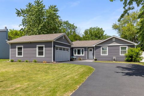 Photo of 30W676 Woodewind Drive, Naperville, IL 60563 (MLS # 12664715)