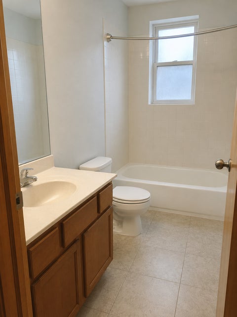 Tiny photo for 1649 W Pratt Boulevard #B-1, Chicago, IL 60626 (MLS # 12677723)