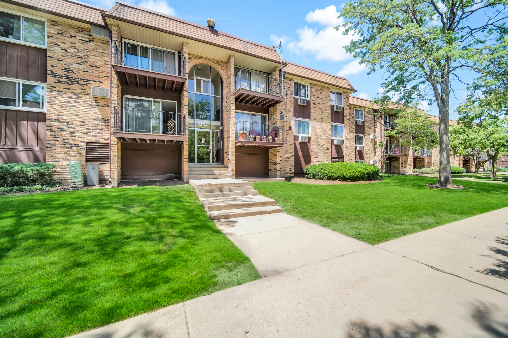 View Hoffman Estates, IL 60169 condo