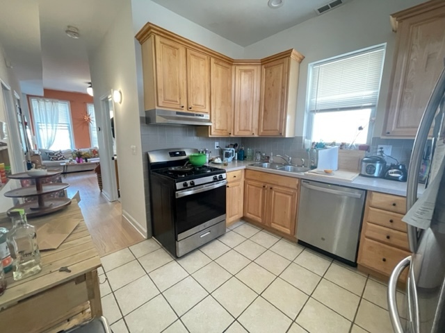 1639 W Huron Street 3F