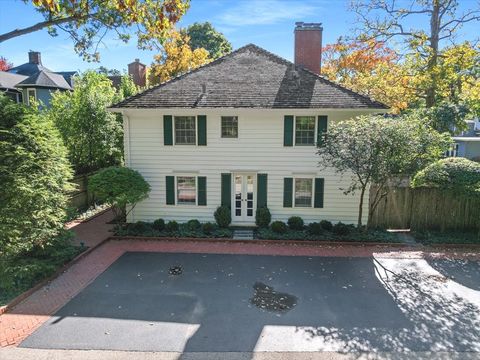 223 Sylvan Road Lake Bluff IL 60044