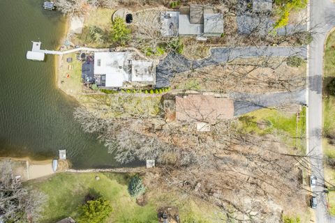 Tiny photo for 128 Hickory Road, Lake In The Hills, IL 60156 (MLS # 12591587)