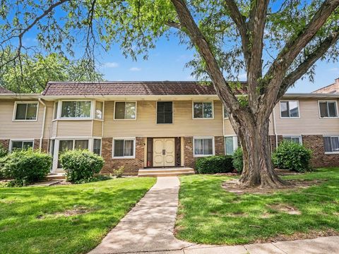 Photo of 3008 Roberts Drive #7, Woodridge, IL 60517 (MLS # 12649412)