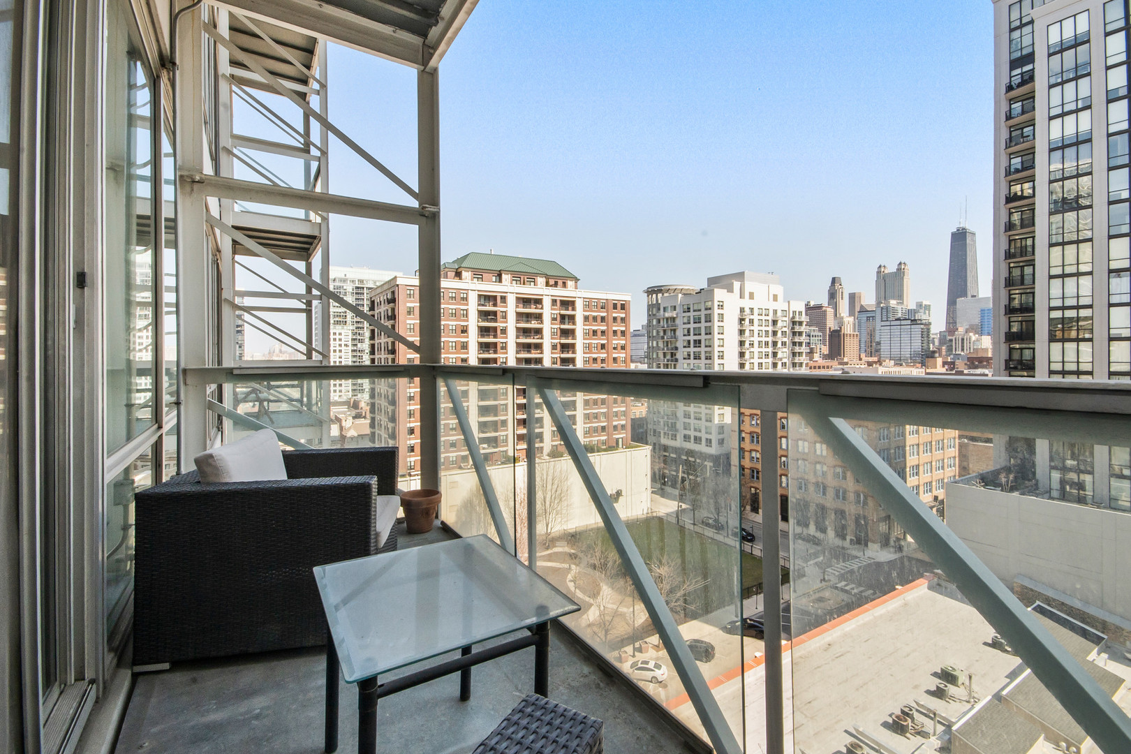 653 N Kingsbury Street 1007