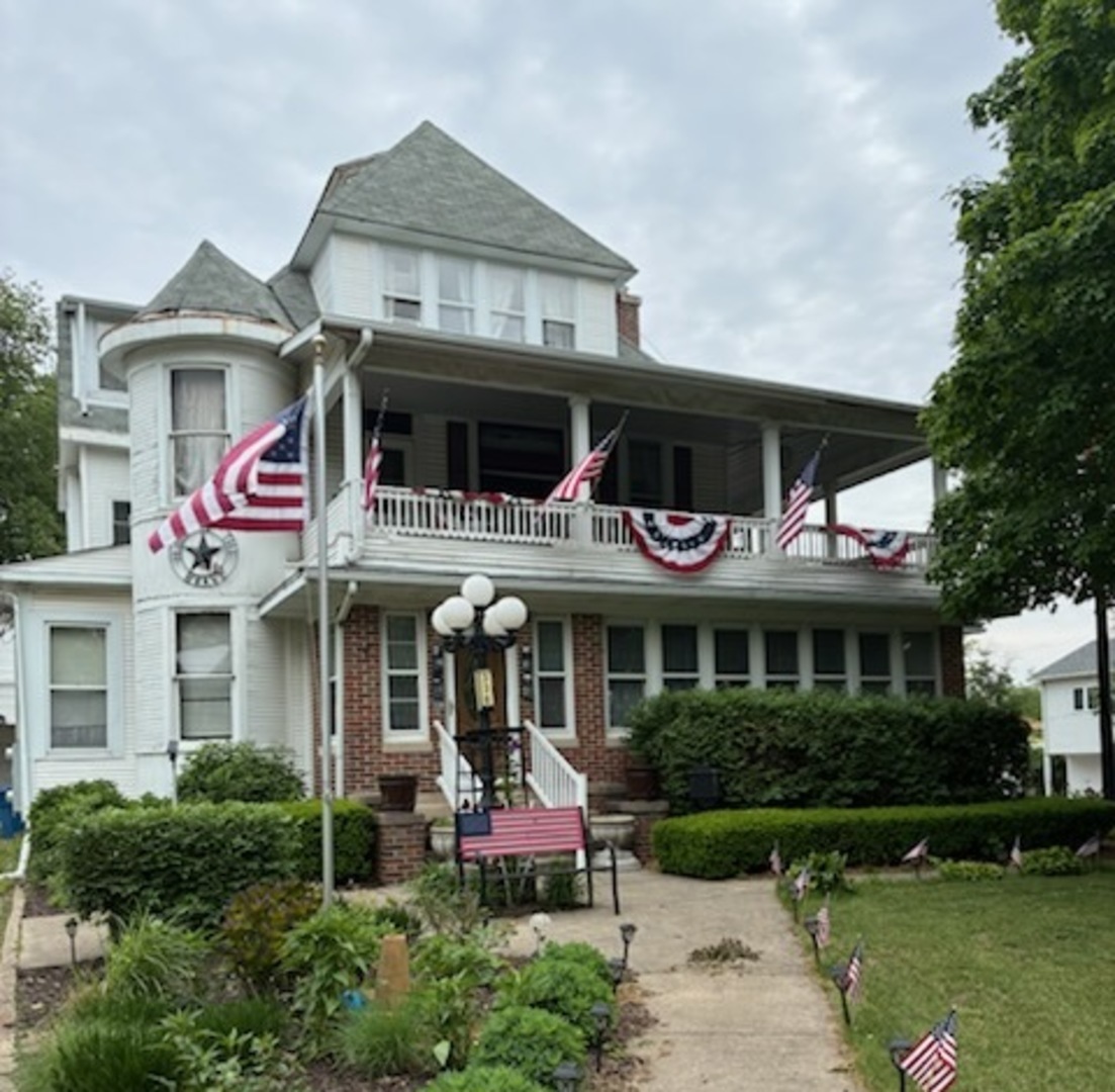 330 E Locust Street