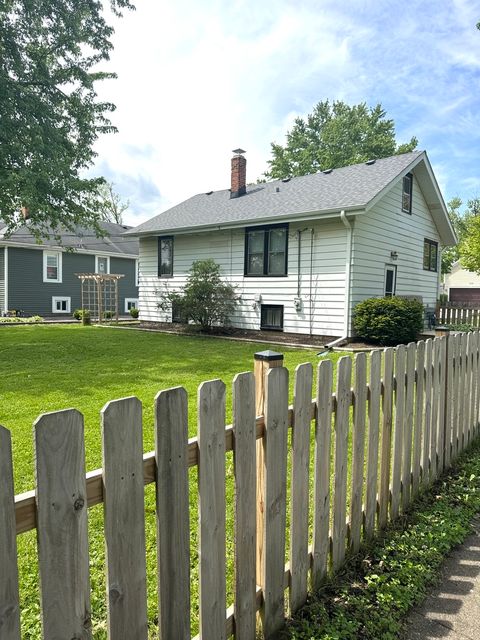Tiny photo for 303 S Lombard Avenue, Lombard, IL 60148 (MLS # 12642918)