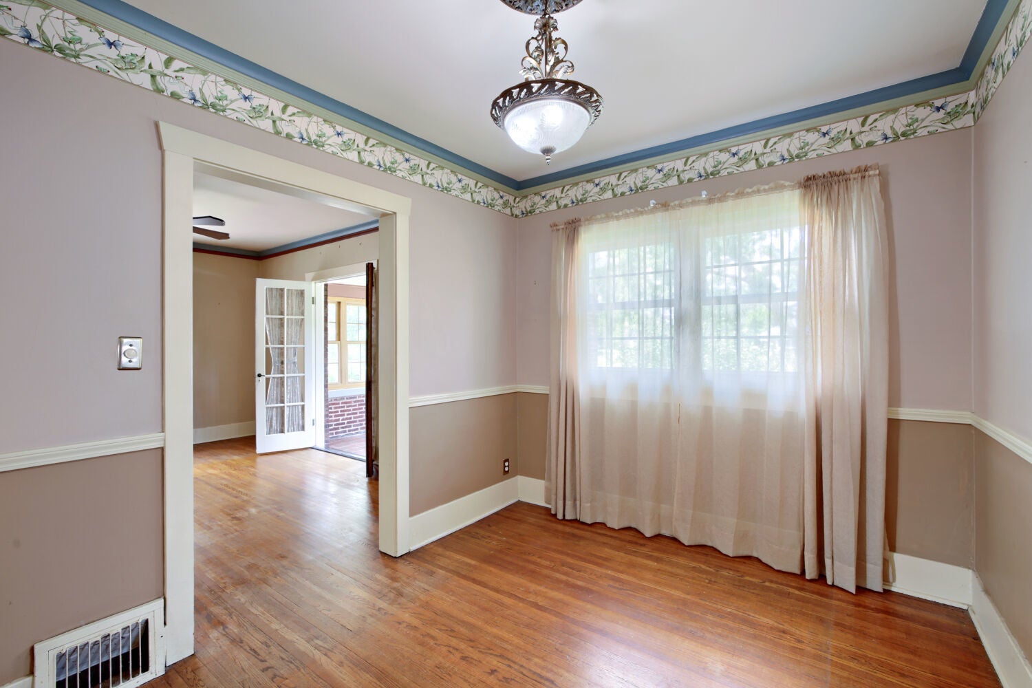 345 Vincent Place
