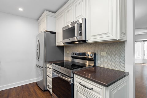 Tiny photo for 2300 Windsor Mall Court #2E, Park Ridge, IL 60068 (MLS # 12723411)