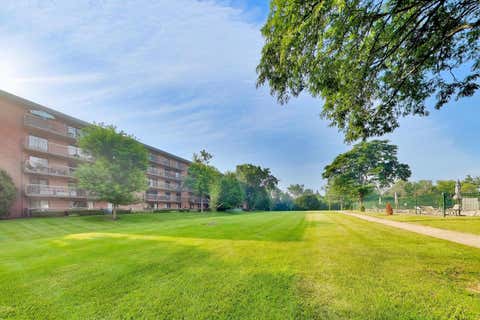 Tiny photo for 6443 Clarendon Hills Road #301C, Willowbrook, IL 60527 (MLS # 12697705)