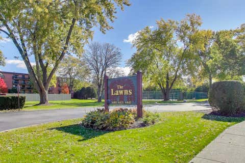 Tiny photo for 6443 Clarendon Hills Road #301C, Willowbrook, IL 60527 (MLS # 12697705)