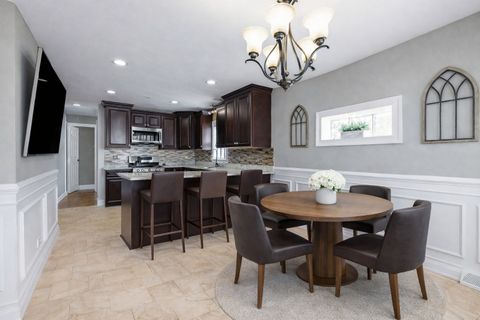 Tiny photo for 9220 S Avers Avenue, Evergreen Park, IL 60805 (MLS # 12605545)