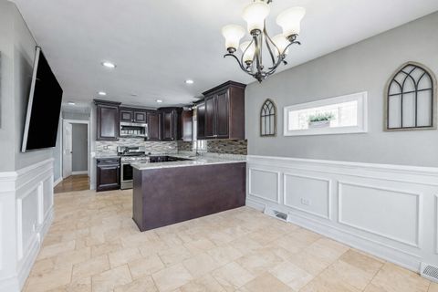 Tiny photo for 9220 S Avers Avenue, Evergreen Park, IL 60805 (MLS # 12605545)