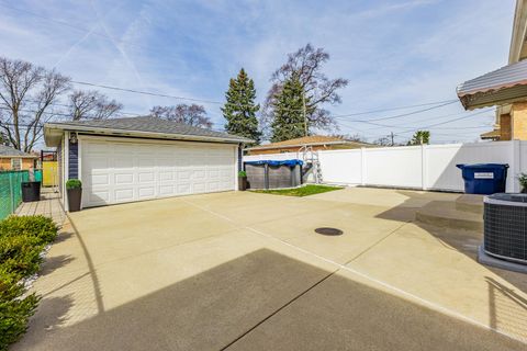 Tiny photo for 9220 S Avers Avenue, Evergreen Park, IL 60805 (MLS # 12605545)