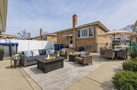 Tiny photo for 9220 S Avers Avenue, Evergreen Park, IL 60805 (MLS # 12605545)