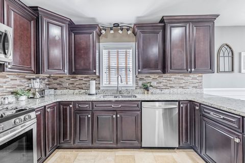 Tiny photo for 9220 S Avers Avenue, Evergreen Park, IL 60805 (MLS # 12605545)