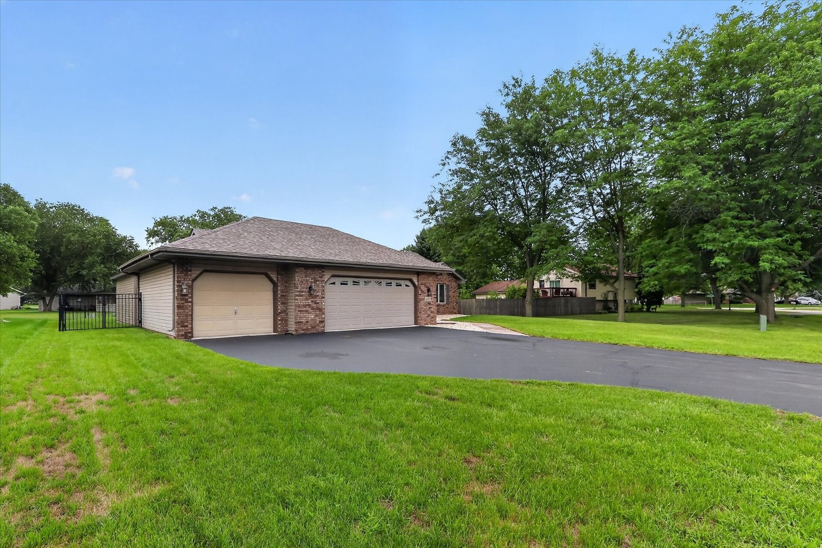 6633 Shadybrook Trail