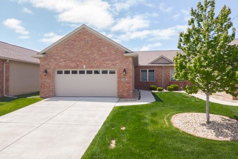 Photo of 1903 Dunraven Road, Bloomington, IL 61704 (MLS # 12633378)