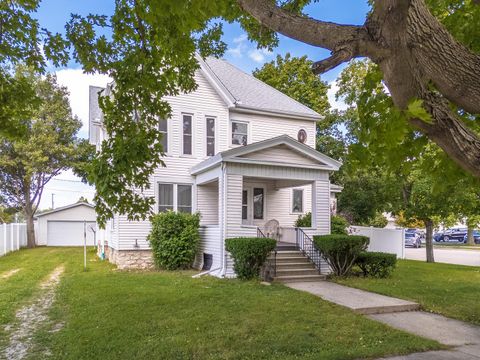 Photo of 409 W Water Street, Pontiac, IL 61764 (MLS # 12462229) Photo of 409 W Water Street, Pontiac, IL 61764 (MLS # 12462229)