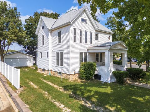 Tiny photo for 409 W Water Street, Pontiac, IL 61764 (MLS # 12462229)