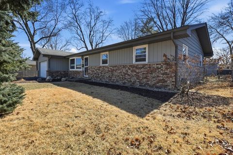 Tiny photo for 318 Dee Road, North Aurora, IL 60542 (MLS # 12569154)