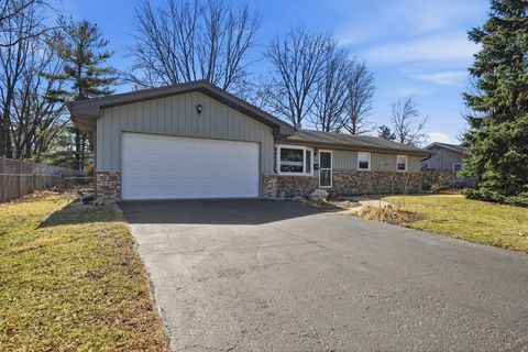 Photo of 318 Dee Road, North Aurora, IL 60542 (MLS # 12569154)