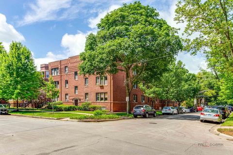 Photo of 1949 W Argyle Street #3, Chicago, IL 60640 (MLS # 12676446)