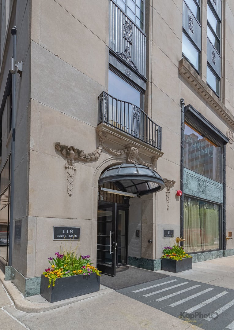 118 E Erie Street 18D