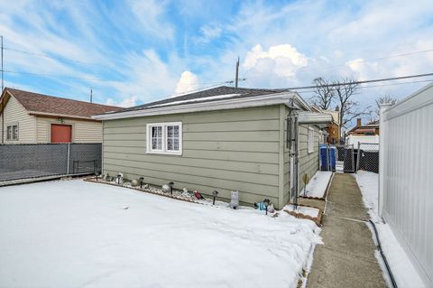 Tiny photo for 5723 S Melvina Avenue, Chicago, IL 60638 (MLS # 12566997)