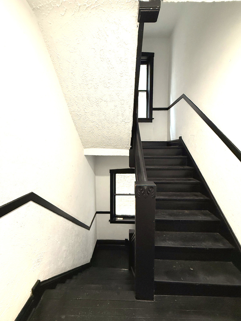 4925 N Albany Avenue