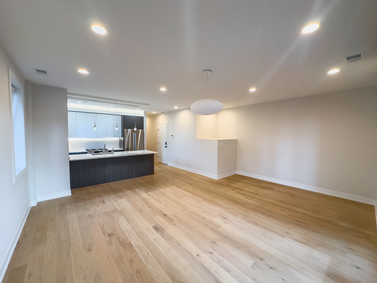 4647 N Clark Street 2