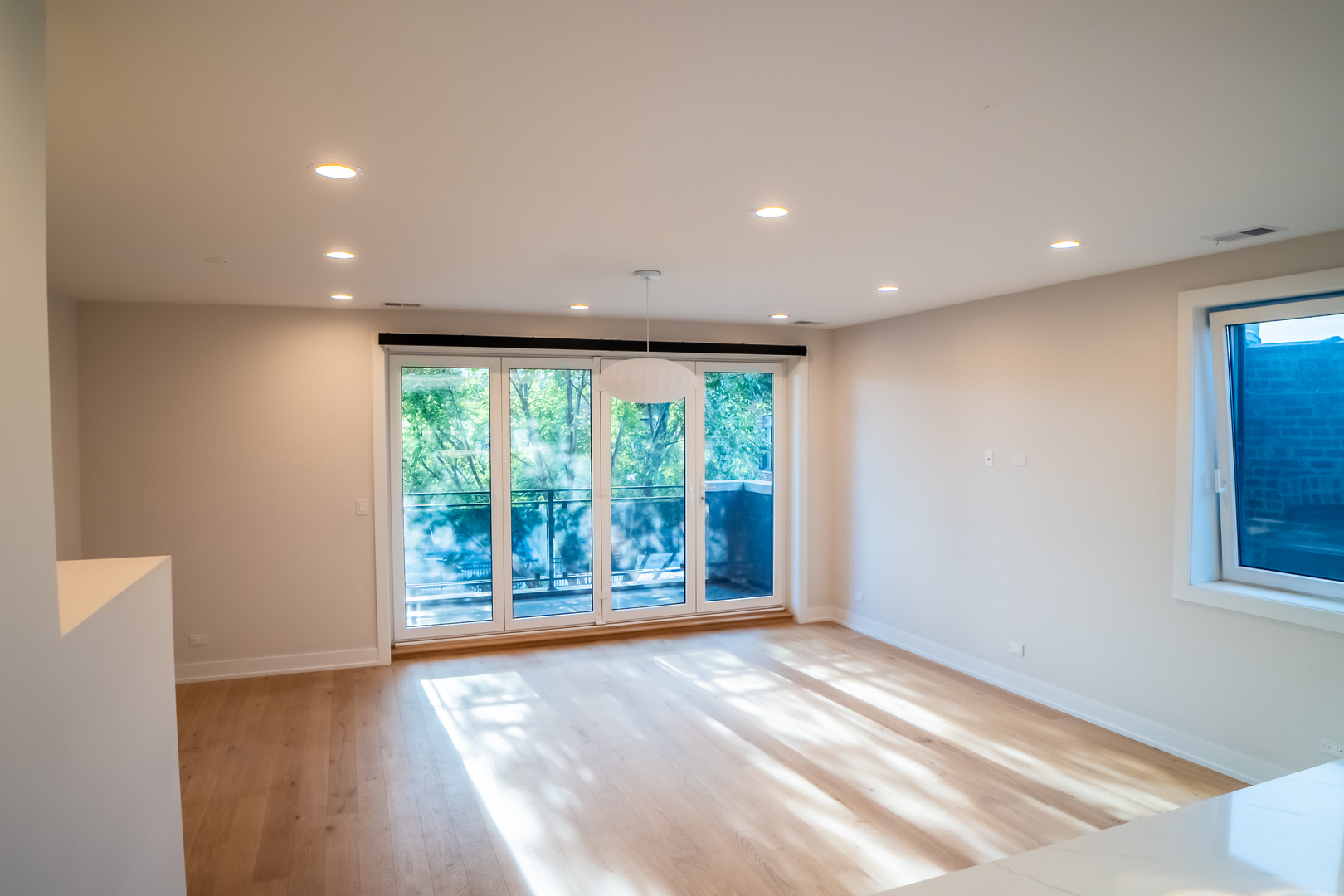 4647 N Clark Street 2