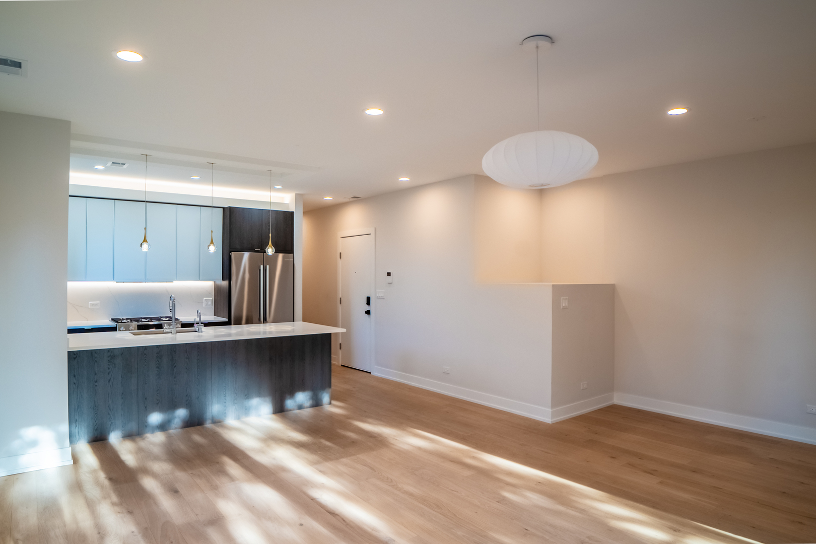 4647 N Clark Street 2