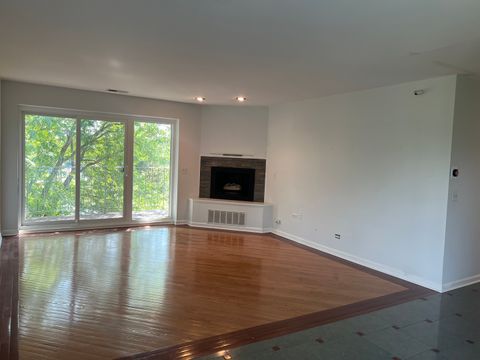 Tiny photo for 805 Leicester Road #320, Elk Grove Village, IL 60007 (MLS # 12501398)