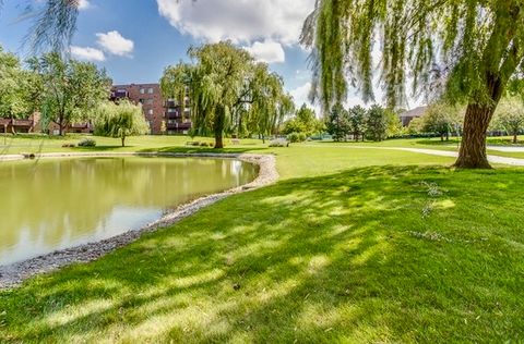 Tiny photo for 805 Leicester Road #320, Elk Grove Village, IL 60007 (MLS # 12501398)