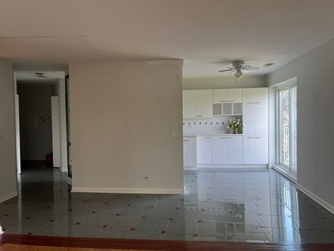 Tiny photo for 805 Leicester Road #320, Elk Grove Village, IL 60007 (MLS # 12501398)