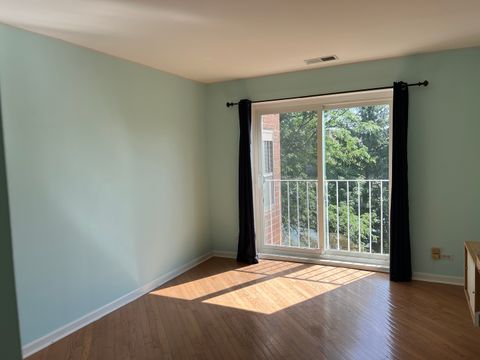 Tiny photo for 805 Leicester Road #320, Elk Grove Village, IL 60007 (MLS # 12501398)