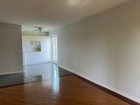 Tiny photo for 805 Leicester Road #320, Elk Grove Village, IL 60007 (MLS # 12501398)