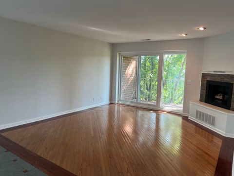 Tiny photo for 805 Leicester Road #320, Elk Grove Village, IL 60007 (MLS # 12501398)