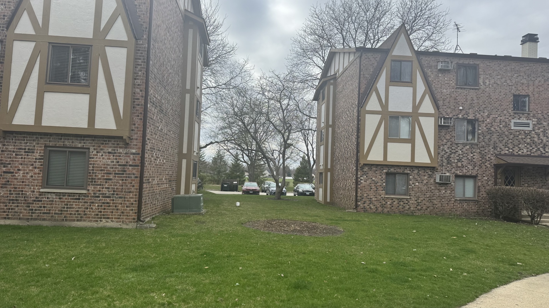 811 S Dwyer Avenue E