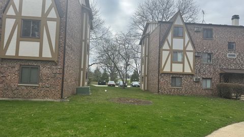 Tiny photo for 811 S Dwyer Avenue #E, Arlington Heights, IL 60005 (MLS # 12611435)